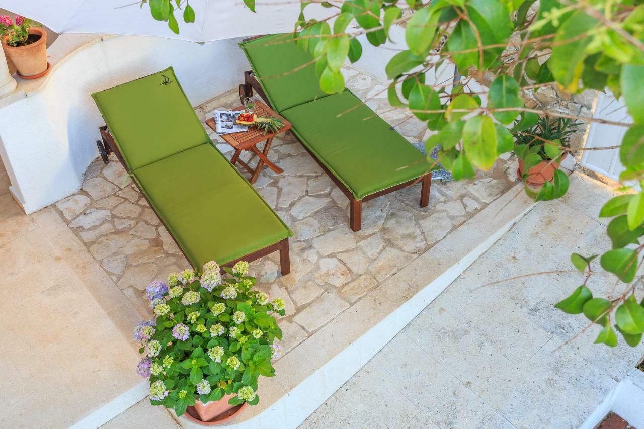 Holiday Home Lola, Sea On A Palm! Heated Pool Trogir Extérieur photo
