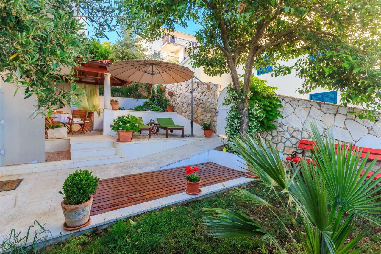 Holiday Home Lola, Sea On A Palm! Heated Pool Trogir Extérieur photo