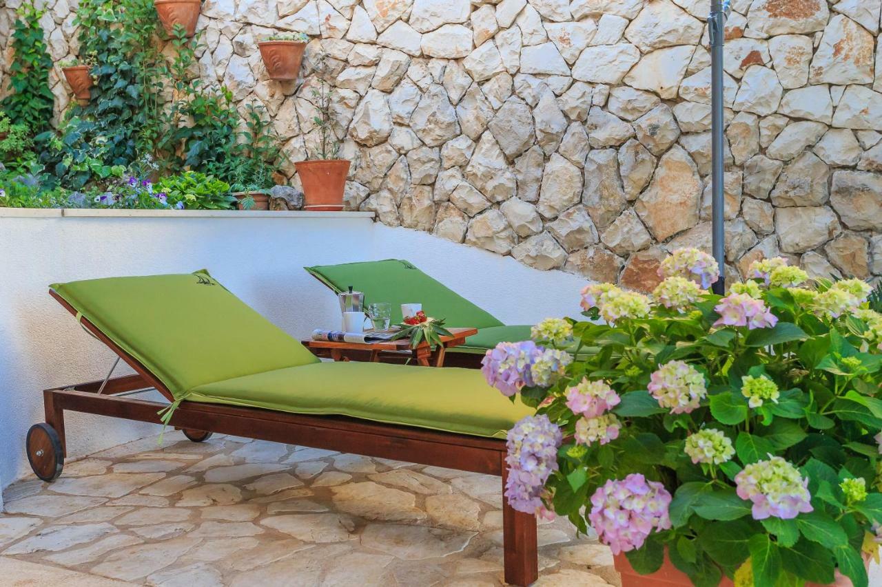 Holiday Home Lola, Sea On A Palm! Heated Pool Trogir Extérieur photo