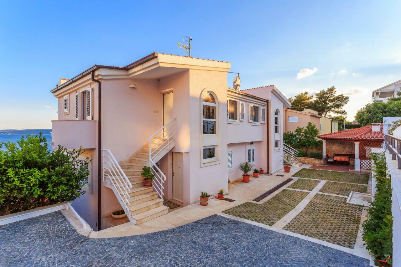 Holiday Home Lola, Sea On A Palm! Heated Pool Trogir Extérieur photo