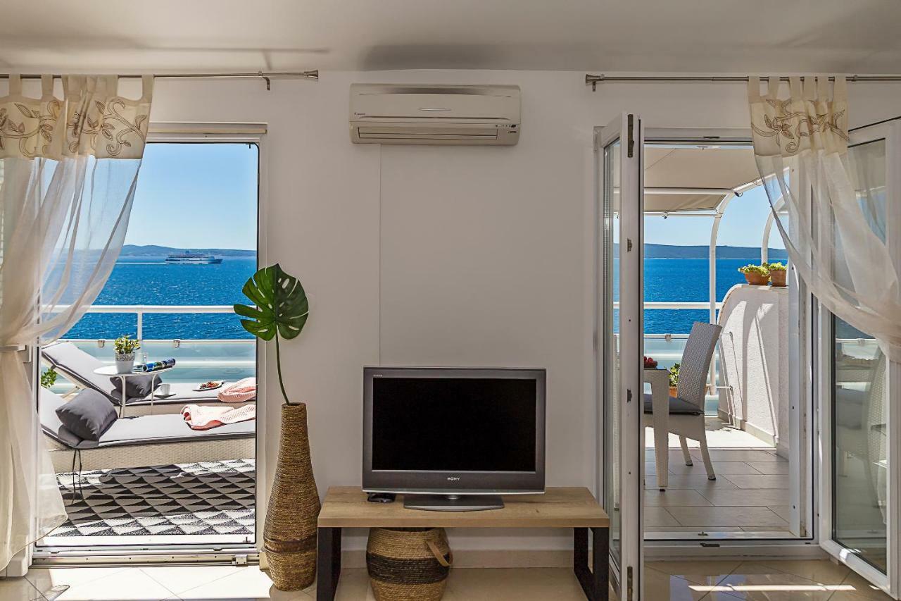Holiday Home Lola, Sea On A Palm! Heated Pool Trogir Extérieur photo