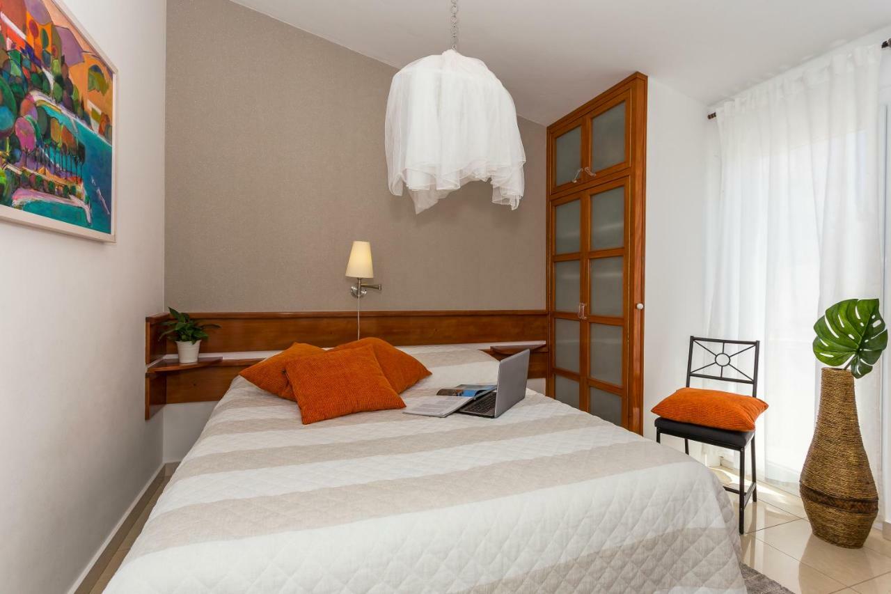 Holiday Home Lola, Sea On A Palm! Heated Pool Trogir Extérieur photo