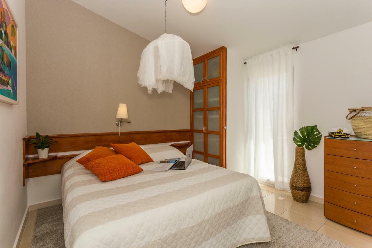 Holiday Home Lola, Sea On A Palm! Heated Pool Trogir Extérieur photo