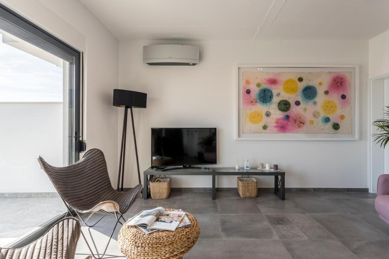 Holiday Home Lola, Sea On A Palm! Heated Pool Trogir Extérieur photo