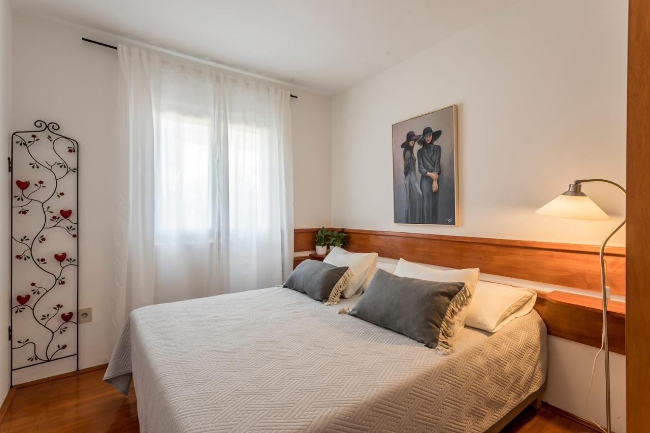 Holiday Home Lola, Sea On A Palm! Heated Pool Trogir Extérieur photo