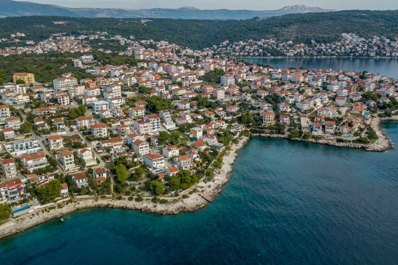 Holiday Home Lola, Sea On A Palm! Heated Pool Trogir Extérieur photo